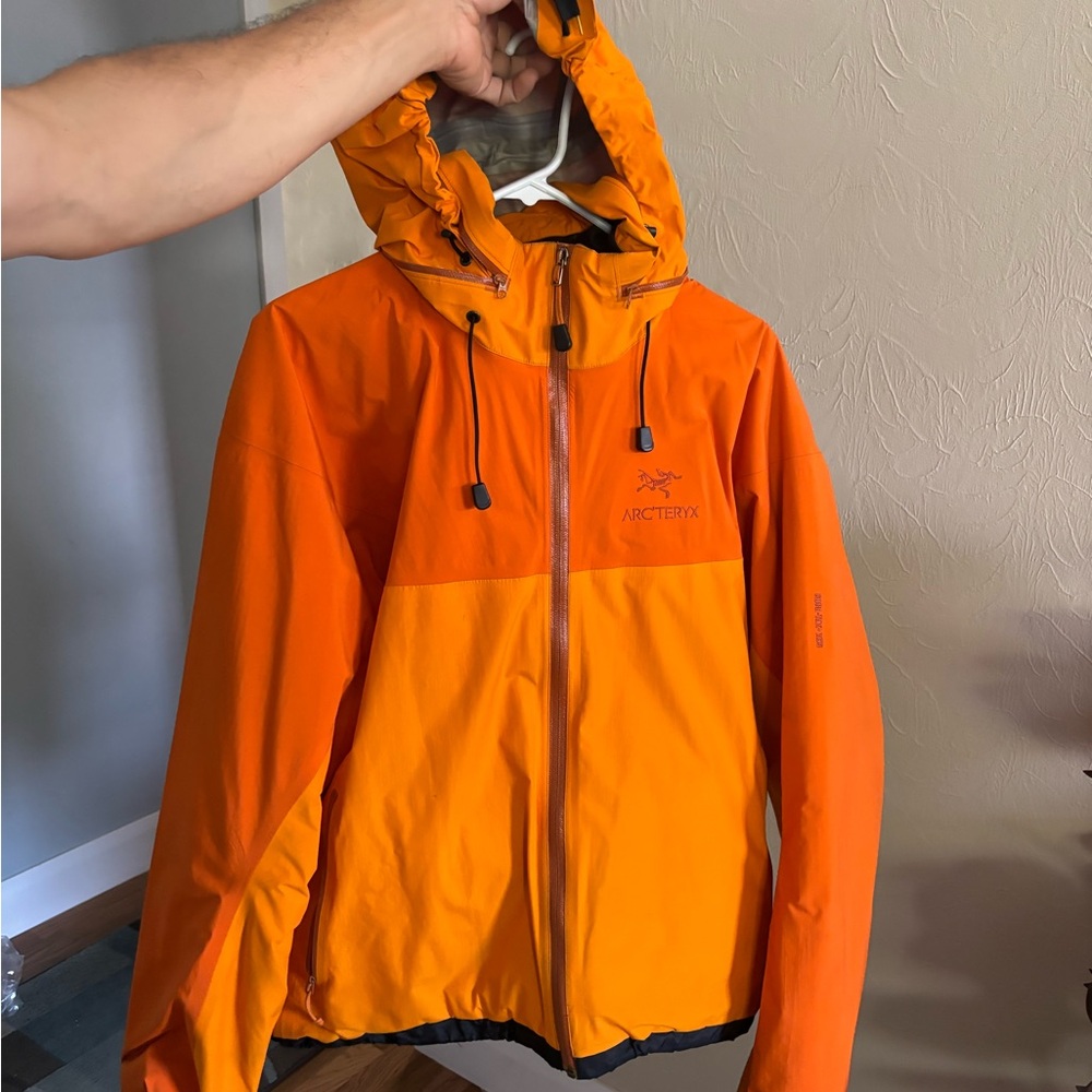 Arc'teryx Men's Beta AR Stormhood Bold Orange Performance Jacket
